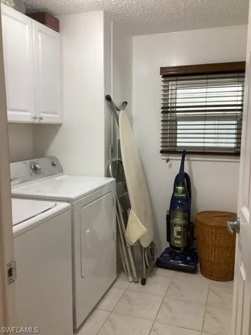225  Belle Isle  CIR, Naples, FL 34112