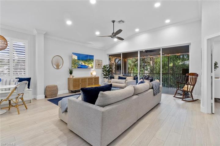 Living Room to Lanai