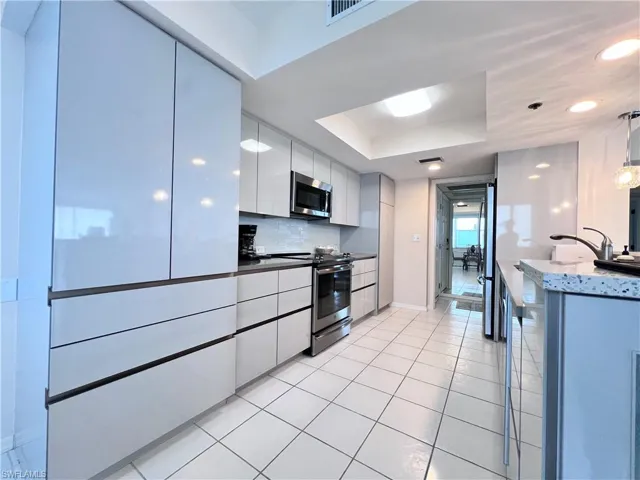 5550  Heron Point  DR, Naples, FL 34108