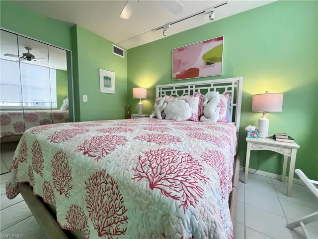 5550  Heron Point  DR, Naples, FL 34108