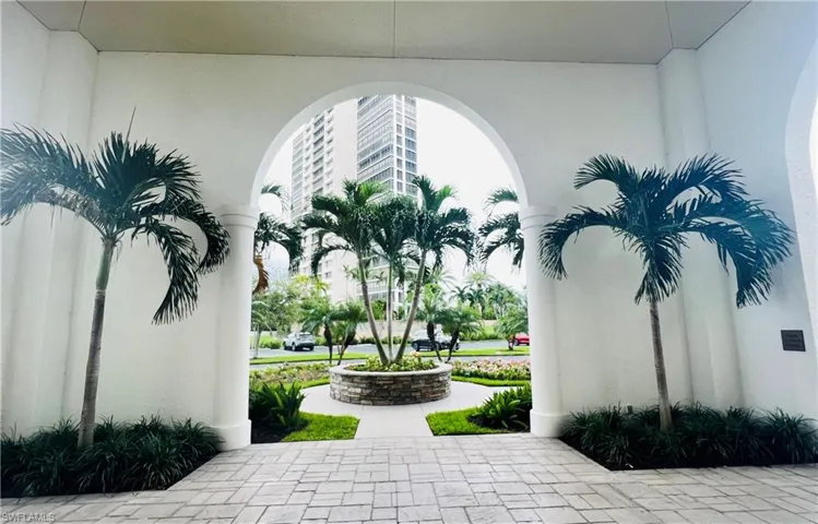 5550  Heron Point  DR, Naples, FL 34108