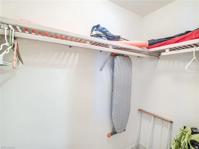 7' Closet!