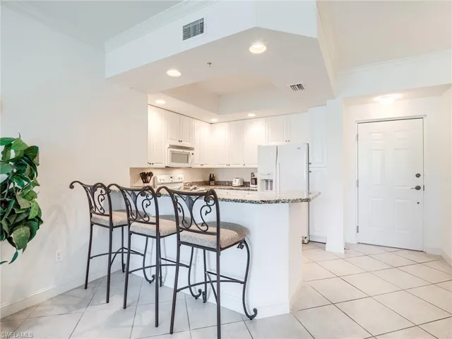 Kitchen Bar!