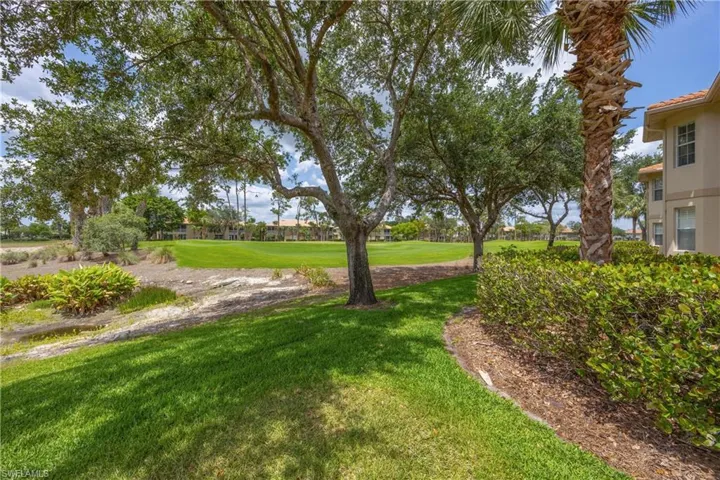 View of grassy yard featuring view of golf course