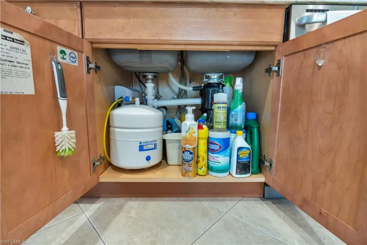 Reverse osmosis drinking system