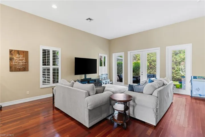 5019 Fairhaven Ln, Naples, Florida 34109