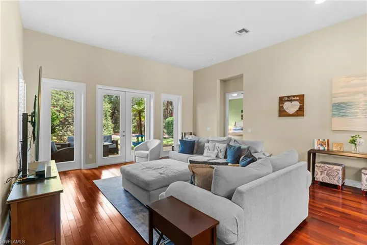 5019 Fairhaven Ln, Naples, Florida 34109