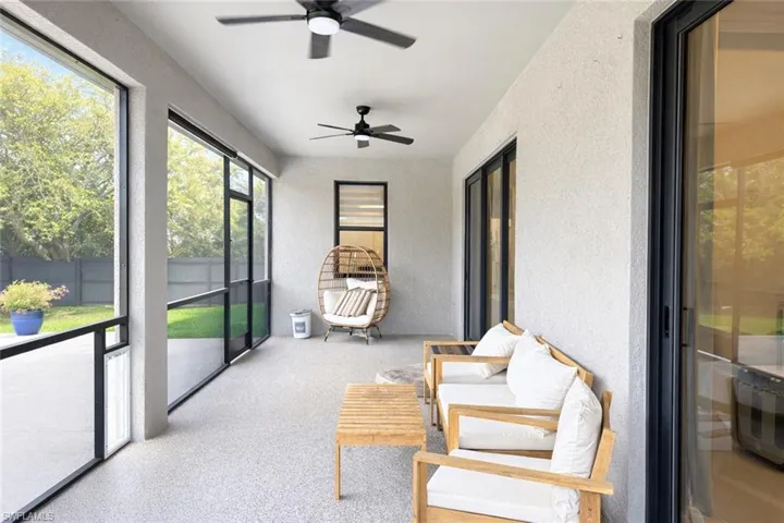 Sunroom / solarium featuring a ceiling fan