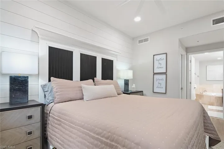 1015  Sandpiper  ST, Naples, FL 34102