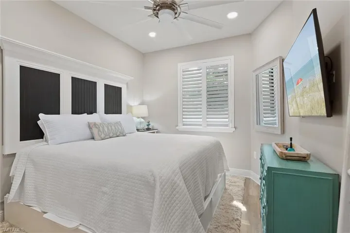 1015  Sandpiper  ST, Naples, FL 34102