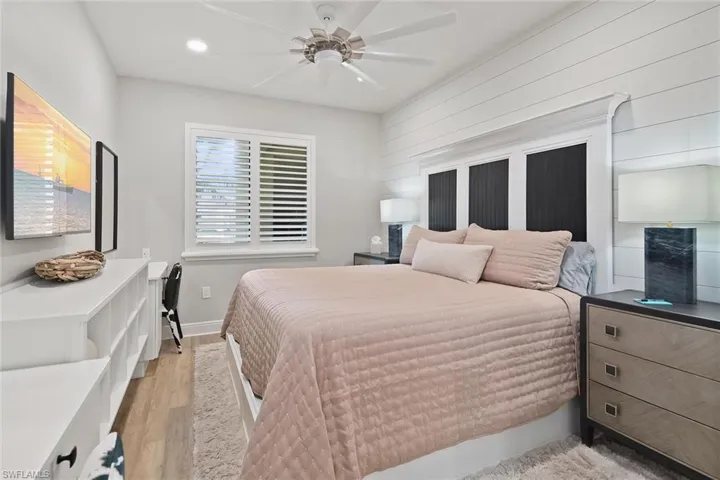 1015  Sandpiper  ST, Naples, FL 34102