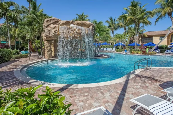 1015  Sandpiper  ST, Naples, FL 34102