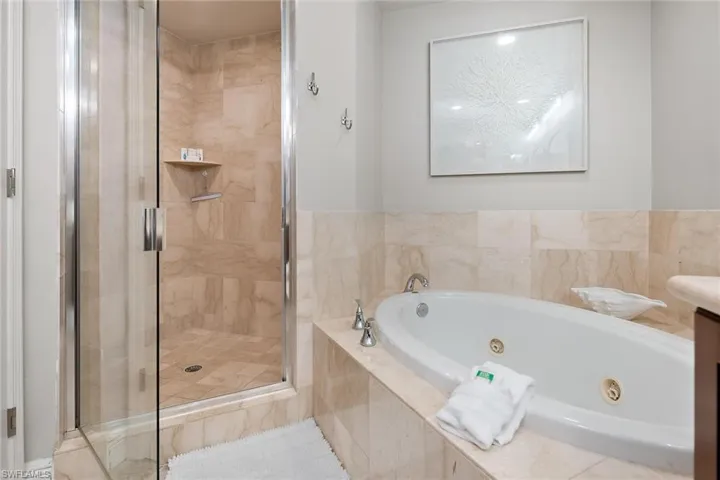 1015  Sandpiper  ST, Naples, FL 34102