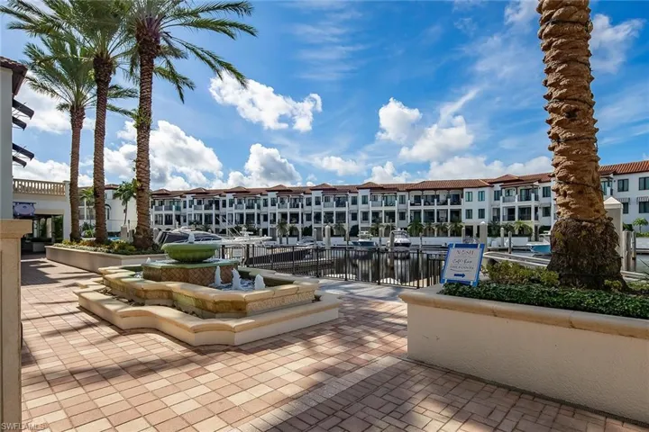 1015  Sandpiper  ST, Naples, FL 34102
