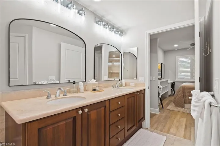 1015  Sandpiper  ST, Naples, FL 34102