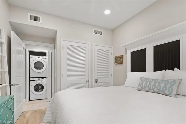 1015  Sandpiper  ST, Naples, FL 34102