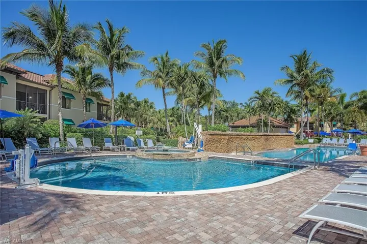 1015  Sandpiper  ST, Naples, FL 34102