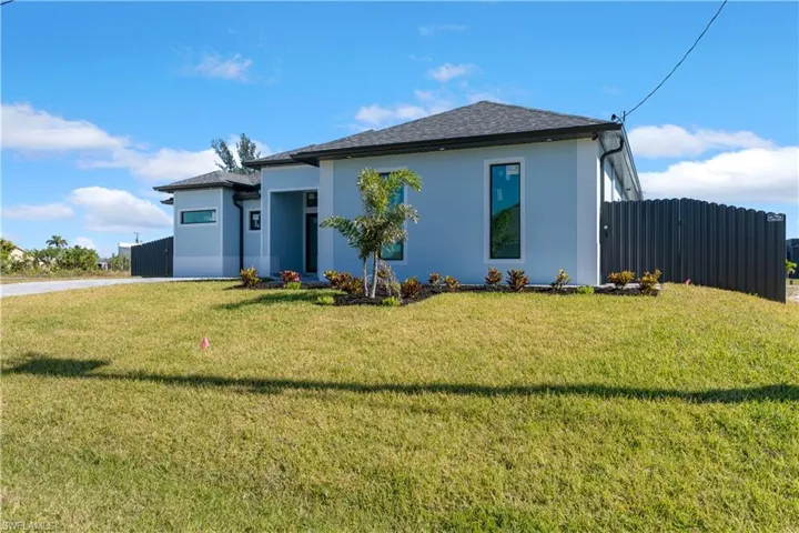 View of front of home featuring a front lawn