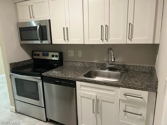 4234 Pine Drop Ln, North Fort Myers, Florida 33917