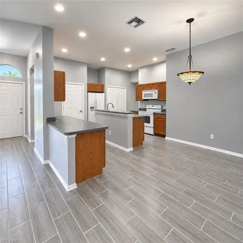 4914 Sw 27th Ave, Cape Coral, Florida 33914