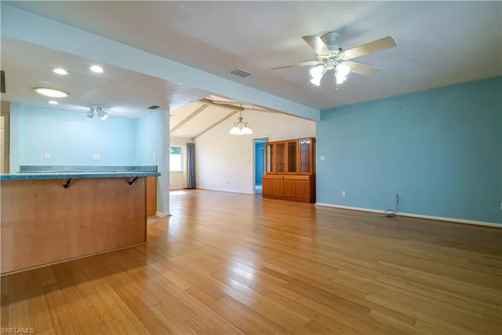 With Breakfast bar into Kitchen