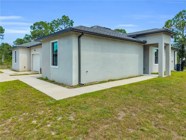 1054 Ainsworth St E, Lehigh Acres, Florida 33974