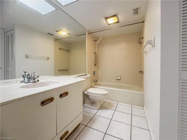 2067 W Lakeview  BLVD, North Fort Myers, FL 33903