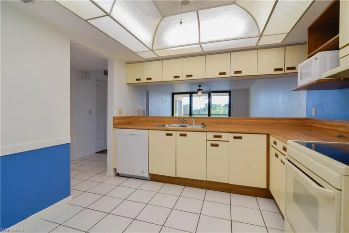 2067 W Lakeview  BLVD, North Fort Myers, FL 33903