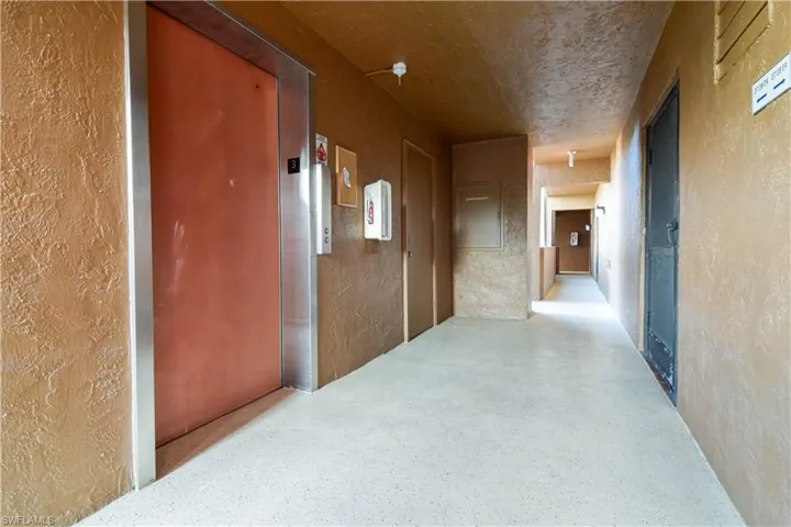 2067 W Lakeview  BLVD, North Fort Myers, FL 33903