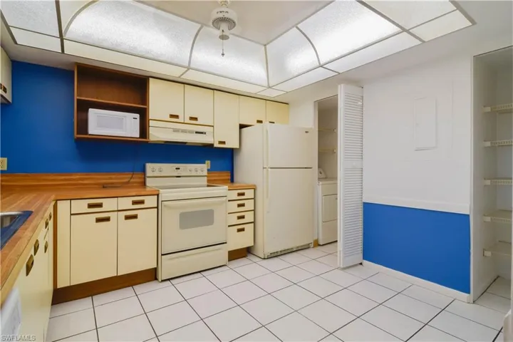 2067 W Lakeview  BLVD, North Fort Myers, FL 33903