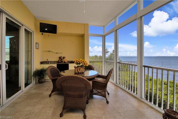 Enjoy breathtaking waterfront views from your screened lanai