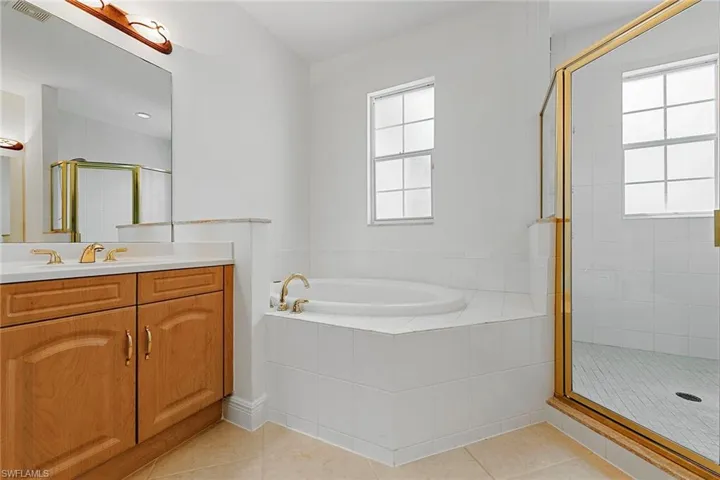 733  Regency Reserve  CIR, Naples, FL 34119