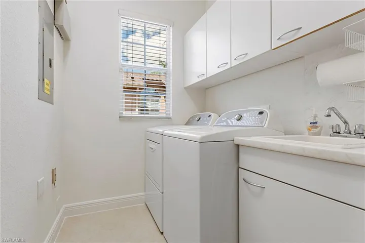 733  Regency Reserve  CIR, Naples, FL 34119