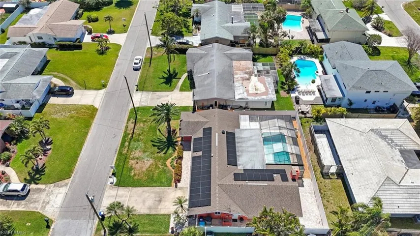 Birds eye view of property