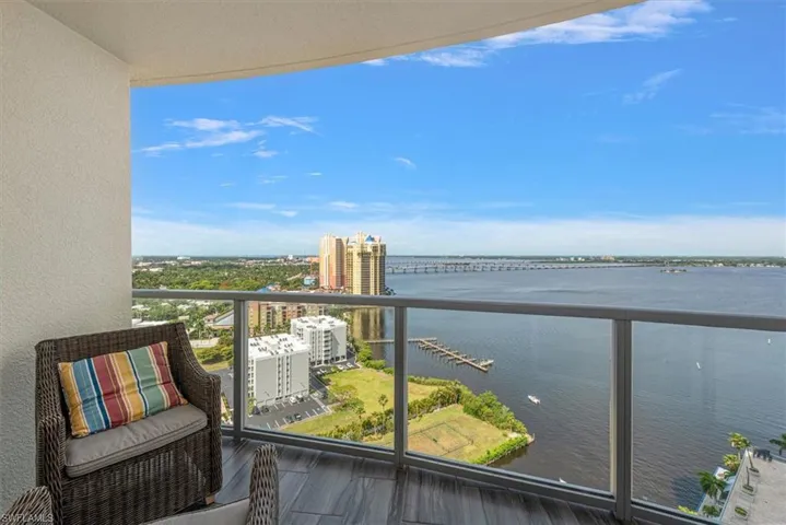 3000  Oasis Grand  BLVD, Fort Myers, FL 33916