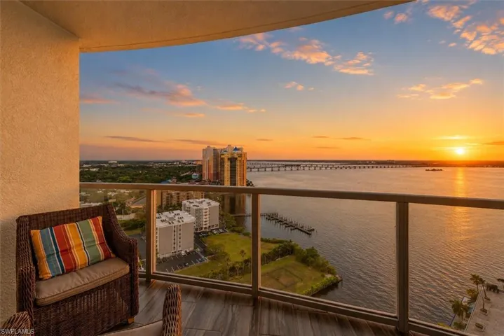 3000  Oasis Grand  BLVD, Fort Myers, FL 33916