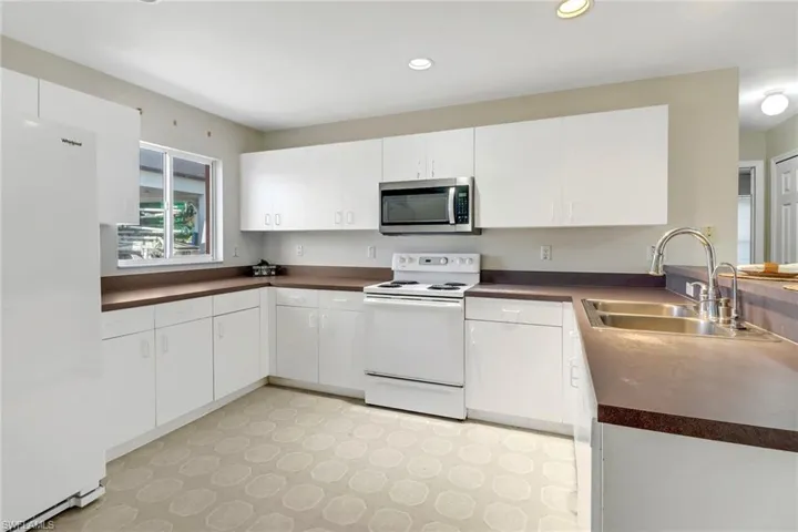 2915  47th NE AVE, Naples, FL 34120