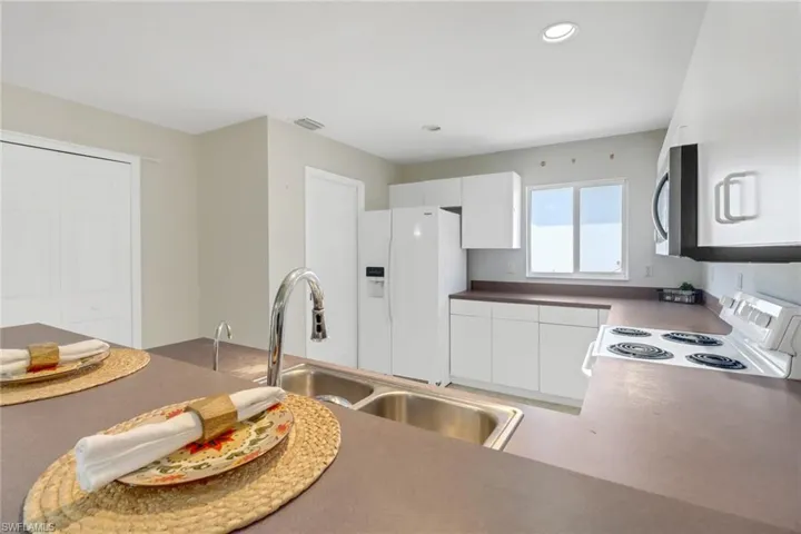 2915  47th NE AVE, Naples, FL 34120