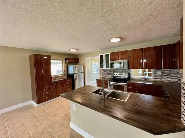 4871  Orange Grove  BLVD, North Fort Myers, FL 33903