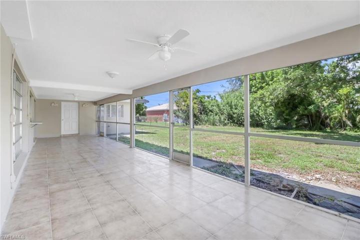 Huge screened in lanai