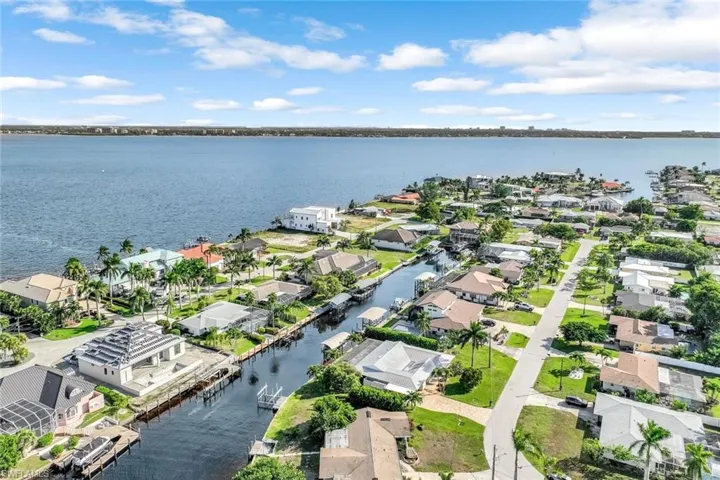 Ariel View - Minutes to Open Water