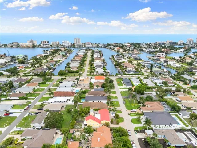 526 100th Ave N, Naples, Florida 34108
