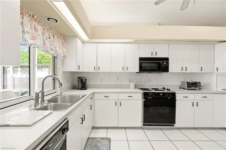 526 100th Ave N, Naples, Florida 34108