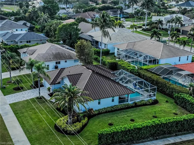 Birds eye view of property