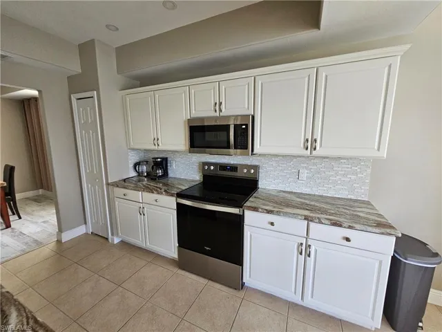 1380  Tiffany  LN, Naples, FL 34105