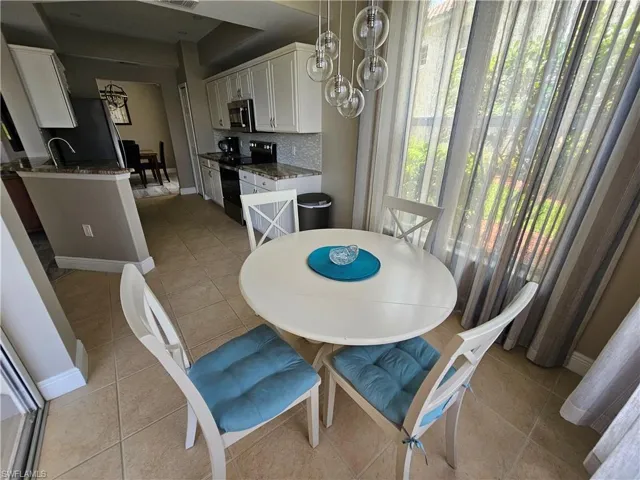 1380  Tiffany  LN, Naples, FL 34105