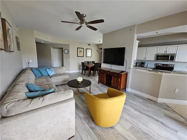 1380  Tiffany  LN, Naples, FL 34105