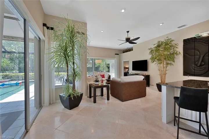 Breakfast area/family room