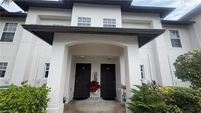 9064  Gervais  CIR, Naples, FL 34120
