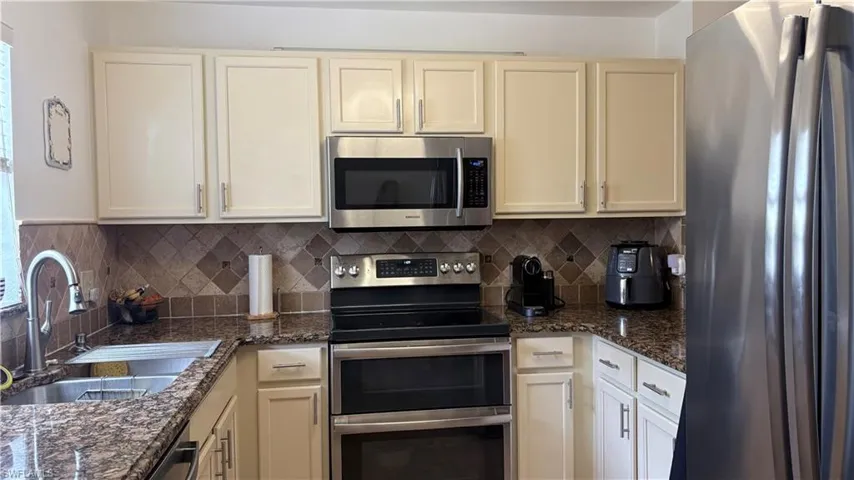 9064  Gervais  CIR, Naples, FL 34120
